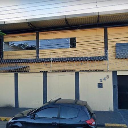 Hostel Gru Economico Com Quartos Individuais E Translado 과룰류스 외부 사진